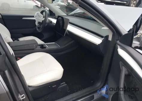 2025 Tesla Model Y Performance Dual Motor All-Wheel Drive z USA, uszkodzony, nr VIN 7SAYGDEF7SF254766